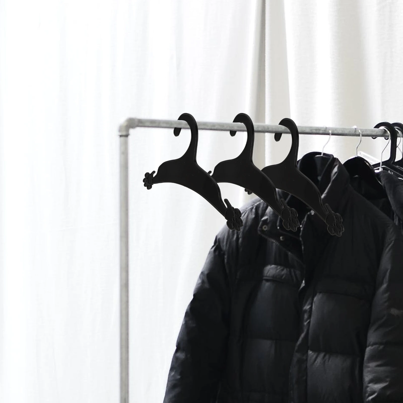 

10Pcs Pet Clothes Hanger Dog Claw Shape Convenient Non-Skid Lightweight Windproof Hanger for Pet Garment Plastic Clothing Rack