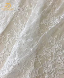 Suknia ślubna z koronką w kolorze kości słoniowej 3D Bohemian Bridal Lace Fabric z tiulowym sznurkiem i kwiatowym haftem o szerokości 150 cm z francuskimi rzęsami 1 sztuka