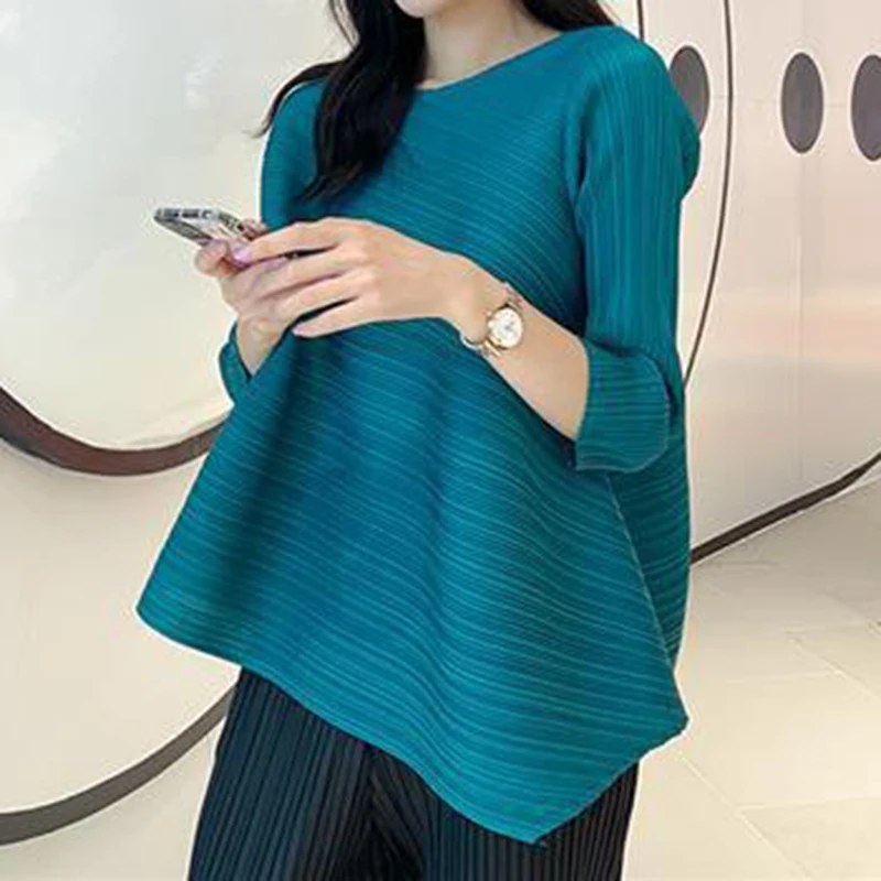 

2024 pleated A-line loose and slimming top, women's design sense tassel T-shirt, long sleeved, medium length style