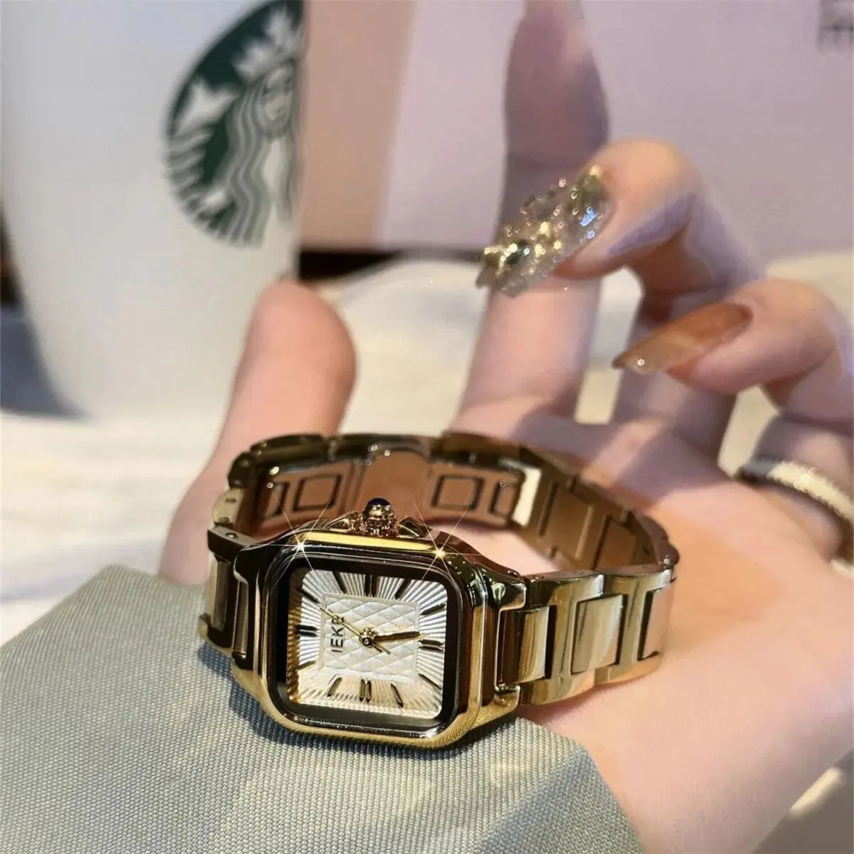 New Golden Metal Square Quartz Watch for Girls Retro Simple Luxury Small Dial Watches Multiple Types Female Student Wristwatch