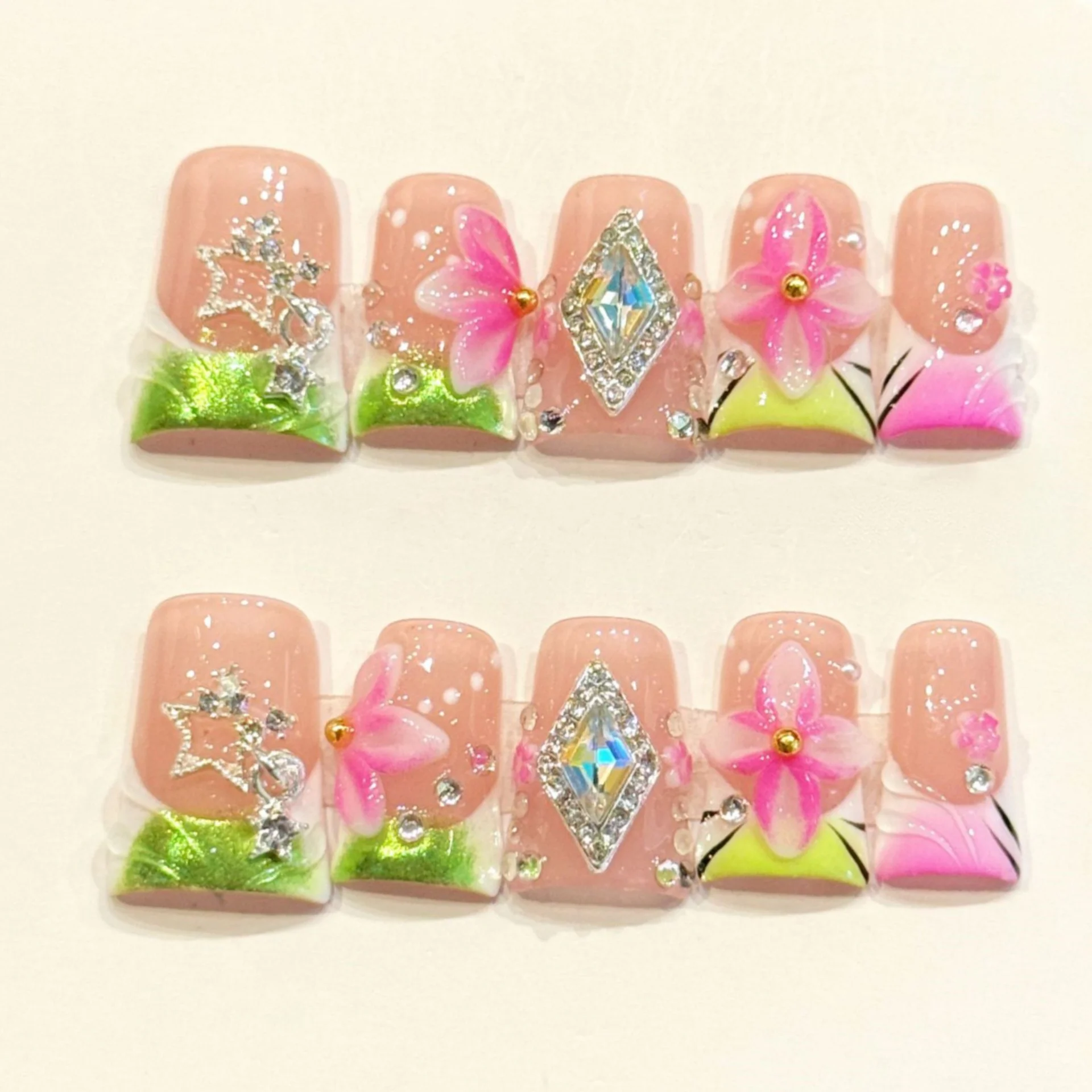 

10pcs Summer Sweet Handmade Fake Nails Art Flower Rhinestone Design Short Duckbill False Nail Tip Gradient French Press on Nails