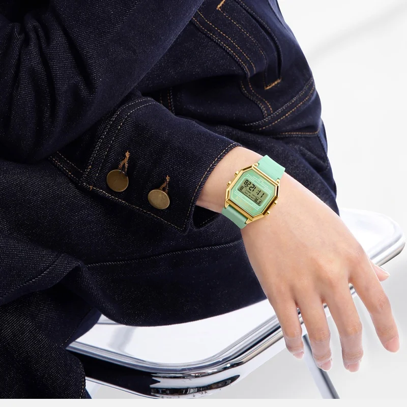 أفضل ماركة NAVIFORCE 2025 الفاخرة النساء LCD الساعات الرقمية سيليكون حزام 3ATM مقاوم للماء عرض الوقت امرأة موضة الساعات هدية