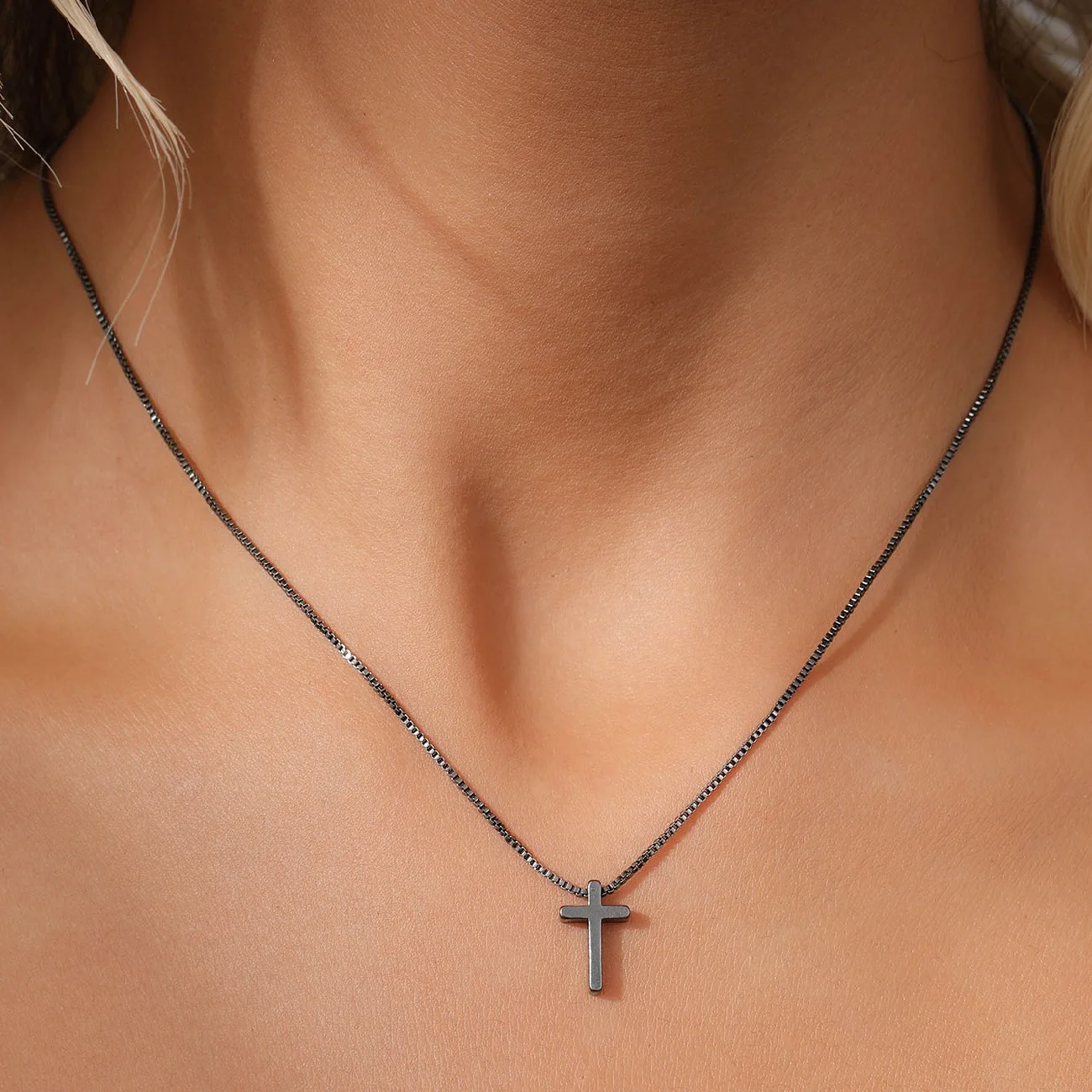 1PCS Hot Selling Cold Style Cross Pendant Alloy Necklace for Men and Women, Personalized Collarbone Chain Accessories Wholesale