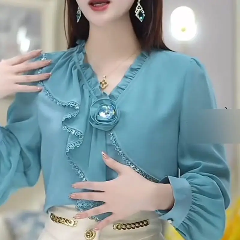 Large Size Women\'s Clothing with a Chubby MM Temperament Reducing Water Blue Autumn New Style Elegant V-neck Shirt for Women