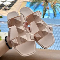 Women Slippers Rivet Slippers Women's Summer Outside Fashion Roman Sandals Outdoor Flat Slippers for Women Designer Sandals