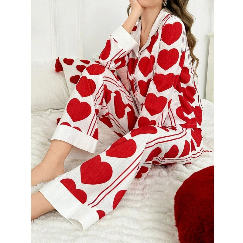 

Комплект пижамы с принтом Sweet Love: элегантная домашняя одежда для женщин, 2 предмета, топ на пуговицах и брюки