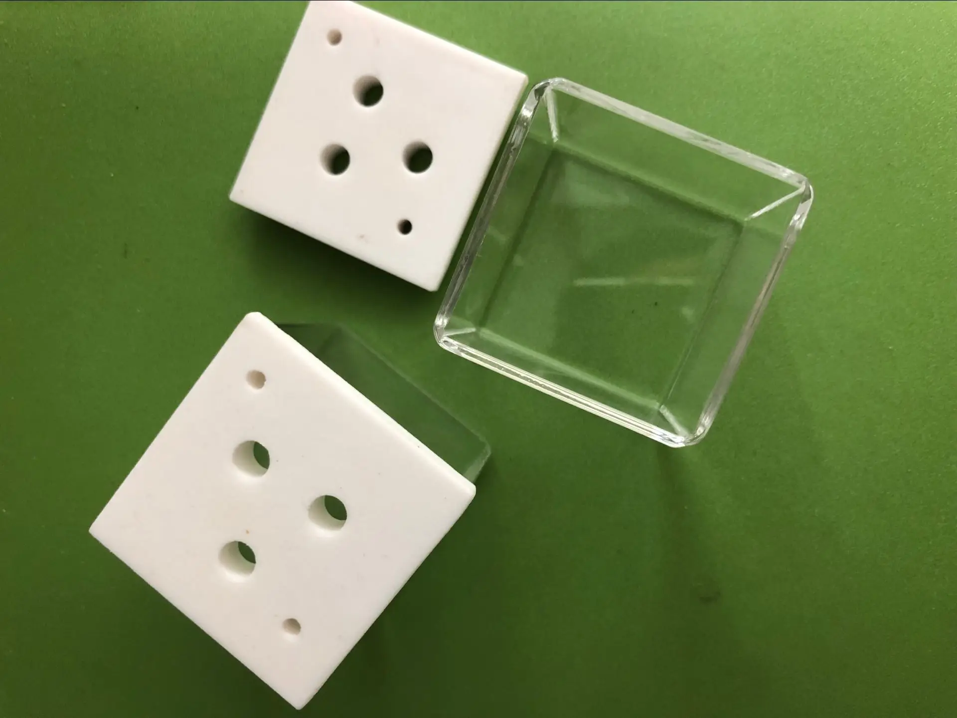 

40*40*40mm Quartz Electrolytic Cell Optical Quartz Electrolytic Cell Transmittance Above 93% Square Quartz Cell