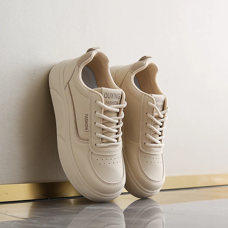 Sh522 sapatos brancos populares para mulheres 2025 novo nicho de outono tênis versáteis com saias esportes da moda e sapatos casuais