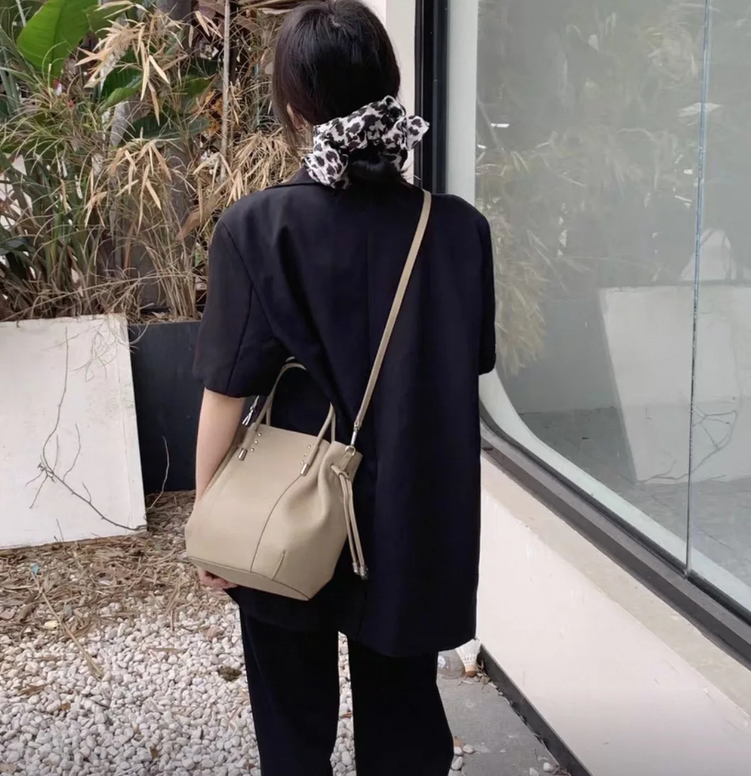 

Fashionable Women's Leather Bucket Bag Simple Temperament Single Shoulder Crossbody Bag Niche Design Commuting Handbag Wallet