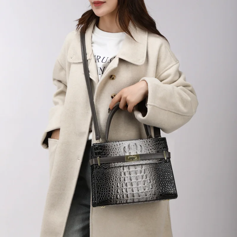 

Women's Trendy Elegant Affordable Luxury Large Capacity Versatile Commuter Single Shoulder & Handbag