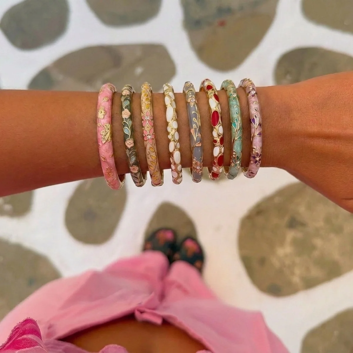 Mehrfarbige, mit tropfendem Öl bedruckte Blumen-Manschettenarmbänder für Damen und Herren, Vintage Boho Blatt Unregelmäßige Ovale Geometrische Armreifen Schmuck – Detail 25