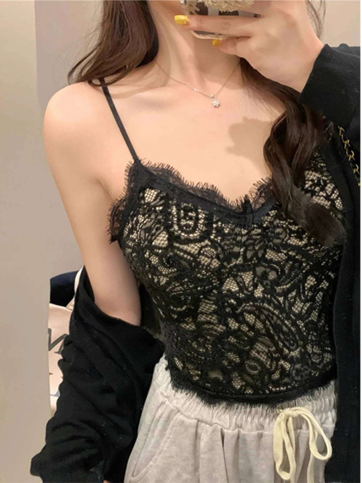 Top in Pizzo con Spalline Sottili Pure Desire, Novità Estate 2025, Reggiseno Interno Abbinabile, Elegante Indumento Esterno