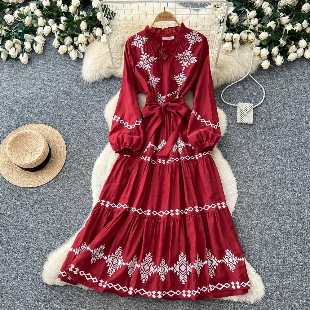 French-style Red Fitted Embroidered Dress for Women Long-sleeved and Elegant Long Dress for Spring and Autumn