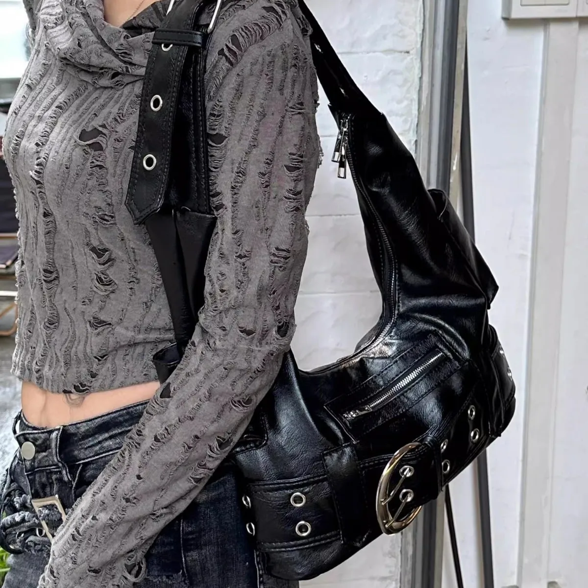Women’s Y2K Motorcycle Shoulder Bag Large Capacity Underarm Handbag Retro Buckle Hobo Purse for Daily Commuting