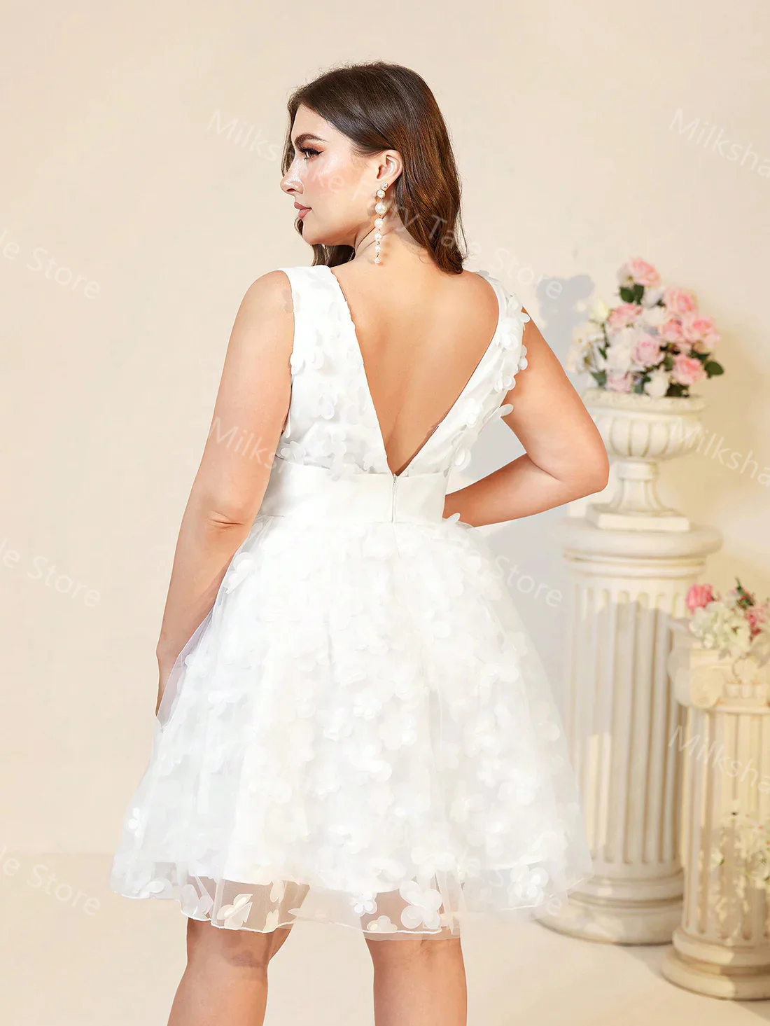 Charming White Short Cocktail Dresses Lace Tiered Sleeveless Mini Prom Gowns Sexy V Neck Homecoming Short Girls Summer Skirts