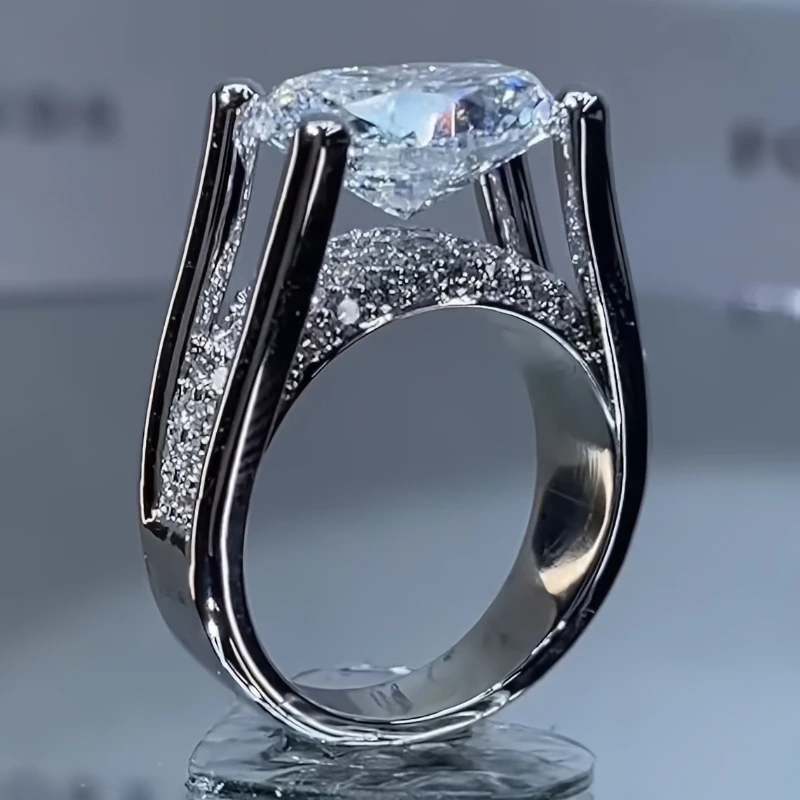 Wunderschöner Heller Ovaler Synthetischer Zirkonia-Ring für Damen Luxuriöser Verlobungs- und Hochzeitsring Modeschmuck für Partys