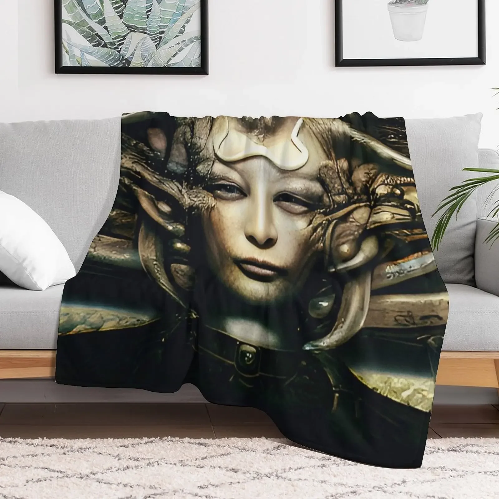 HR Giger Xenomorph Woman Throw Blanket Flannel Fabric christmas gifts halloween Blankets