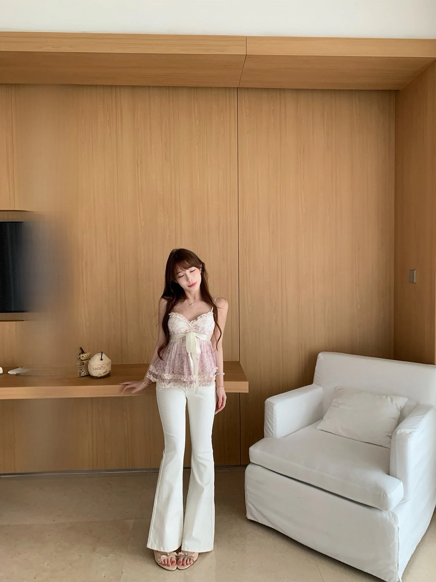 

Lukira White Straight Leg Micro Flared Jeans Women's Spring Summer Versatile Slimming Long Pants Breathable Comfortable Cotton