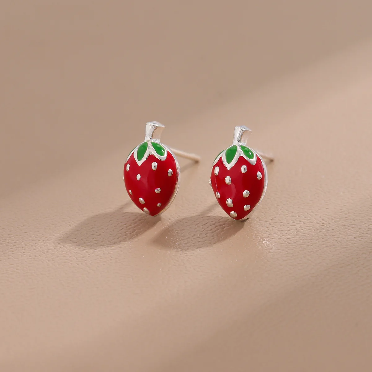 

Модные изысканные милые серьги-гвоздики в форме клубники из стерлингового серебра 925 пробы с эпоксидной смолой, популярный женский подарок E043