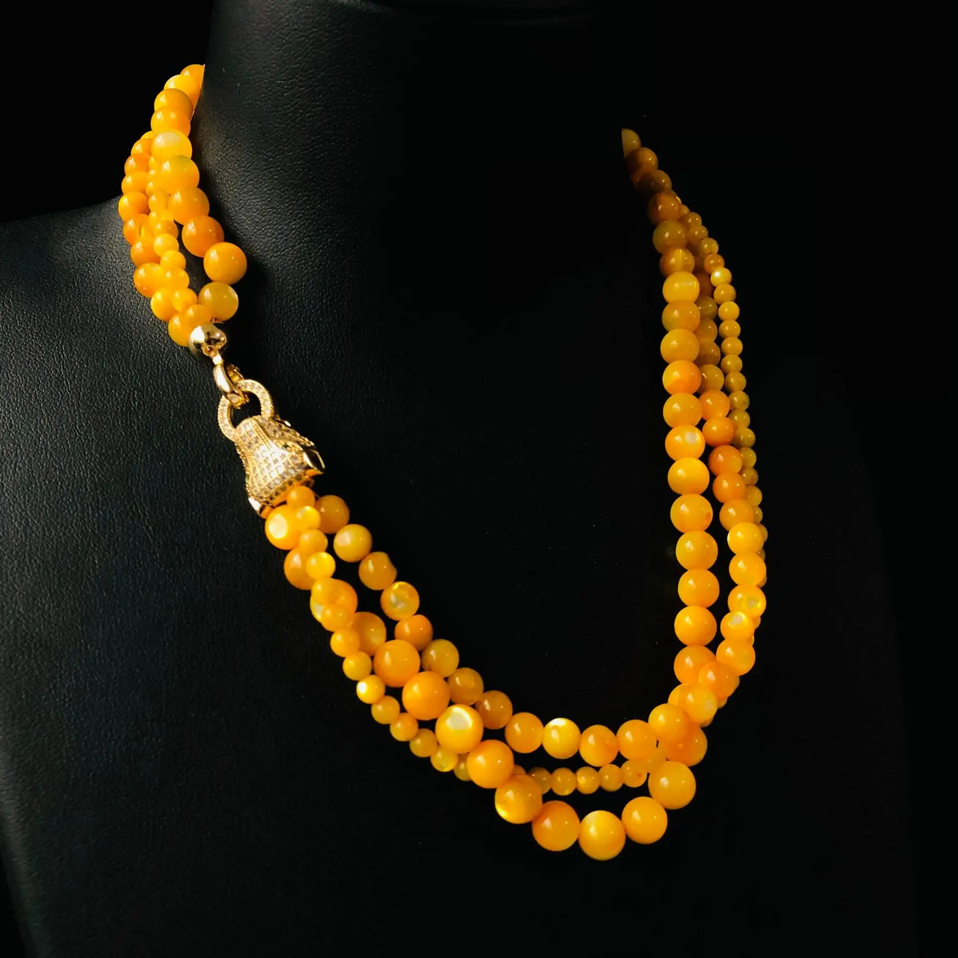 

Shell necklace niche design yellow sweater chain celebrity style European and American fashion