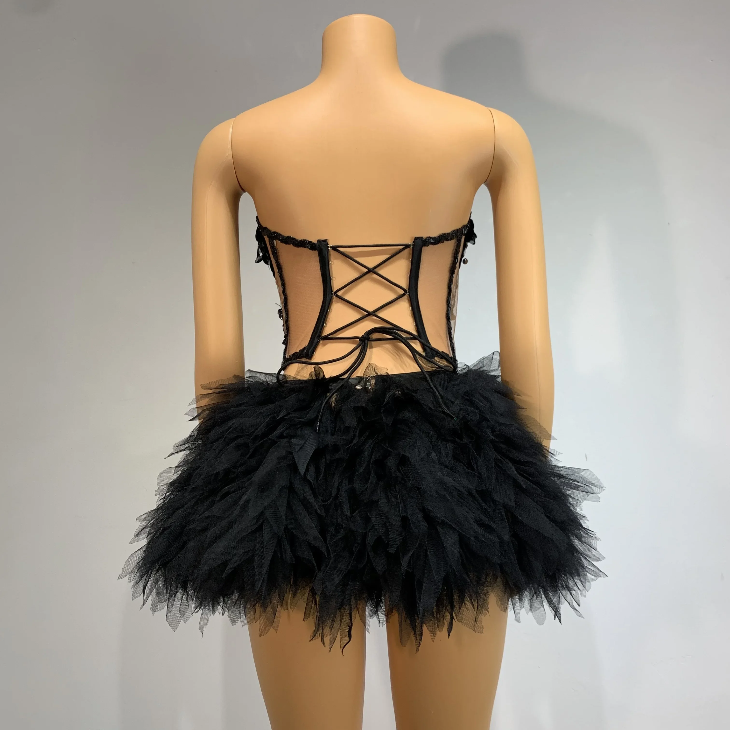 ชุดราตรีออกงานเฉลิมฉลองวันเกิดสำหรับผู้หญิง ชุดเที่ยวกลางคืน แต่งเลื่อมสีดำวิบวับ แต่งขนนก ชุดเซ็กซี่สองชิ้นสำหรับงานปาร์ตี้