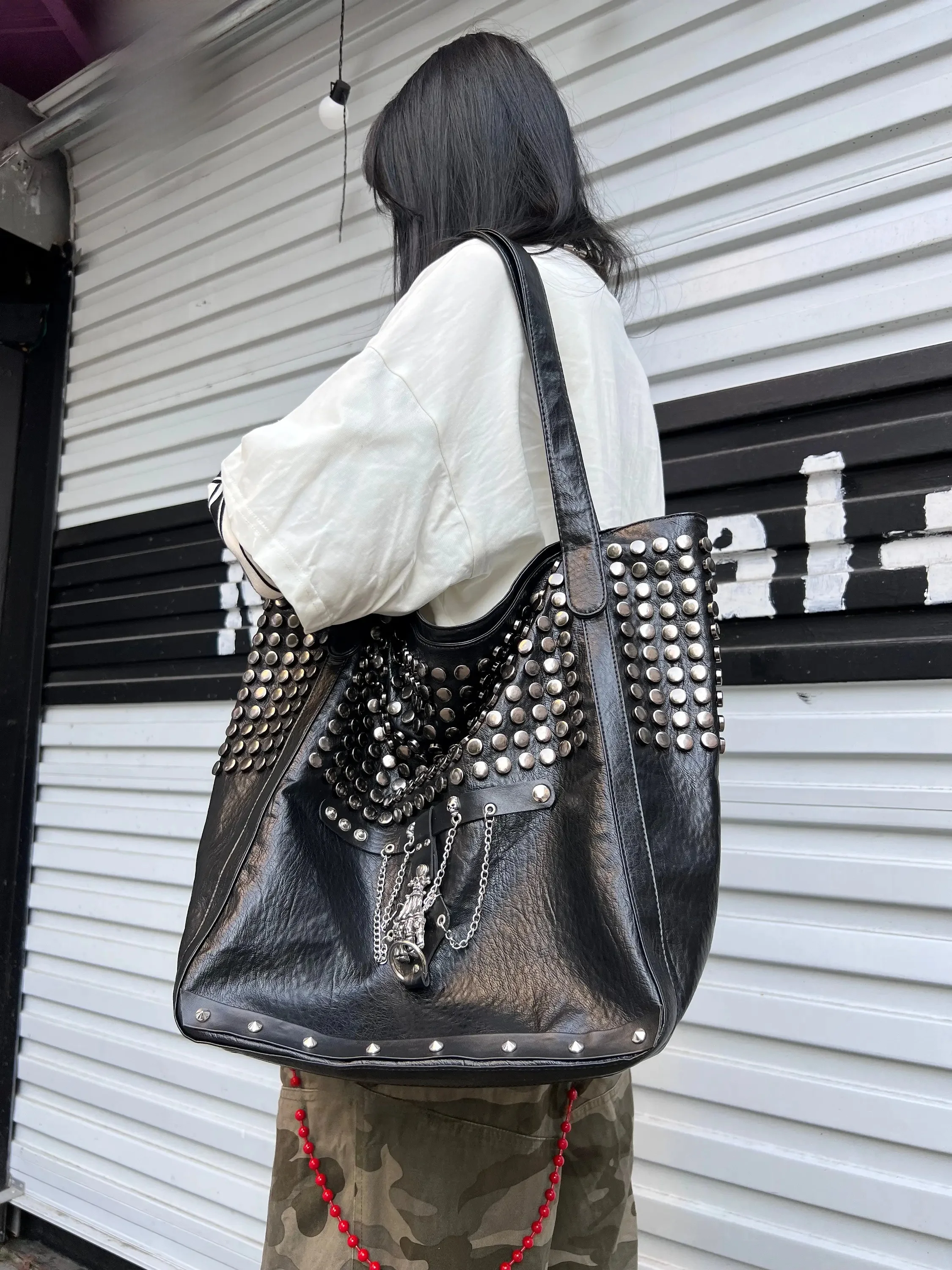 Punk Skull Rivet Soft Leather Large Capacity Tote Bag Shoulder Bag Versatile Subculture Bag British Style Polyester