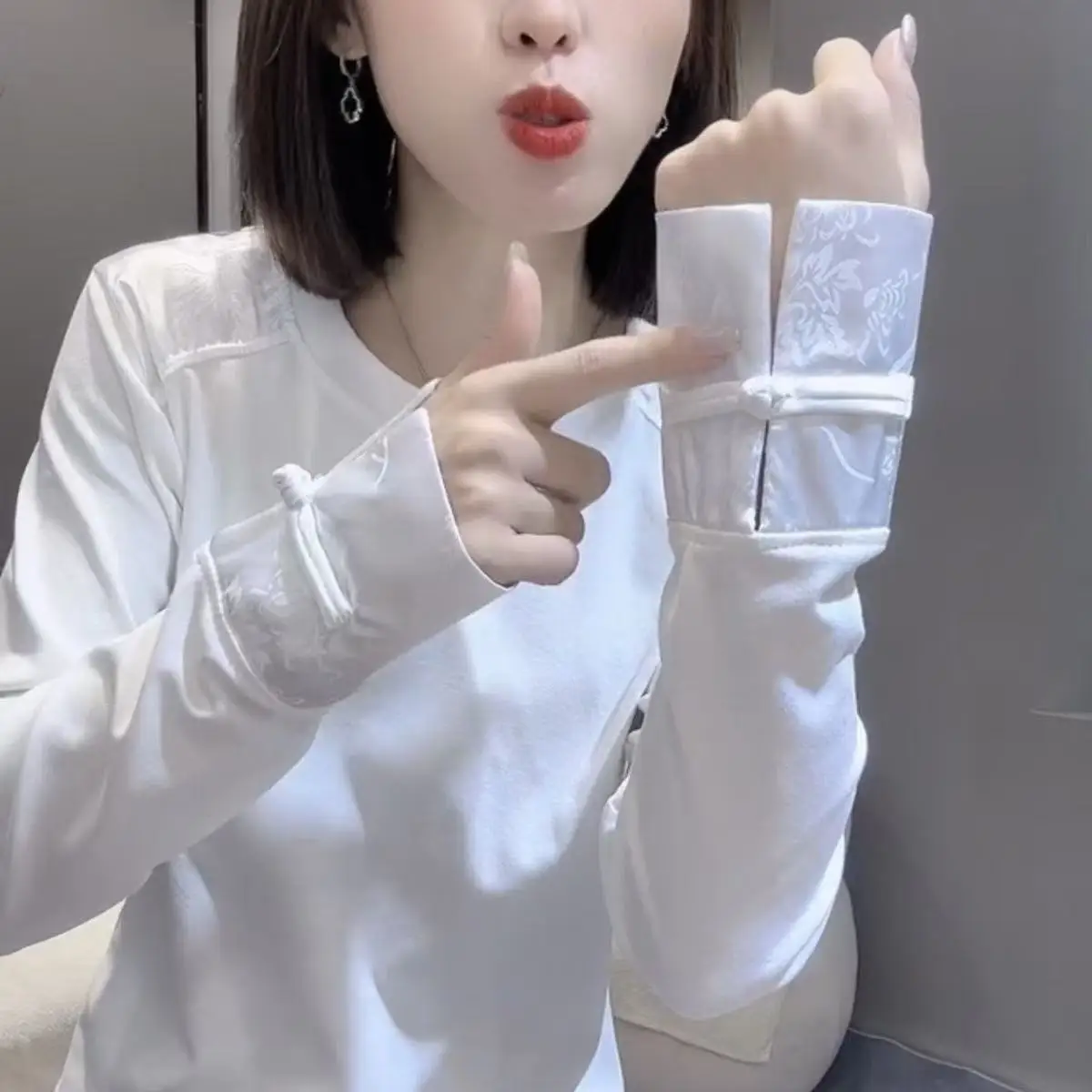 

Vintage Button Long-sleeve T-shirt 2025 New Women Spring Autumn O-Neck Casual Cotton T-Shirt Blouse Female Elegant Base Shirt