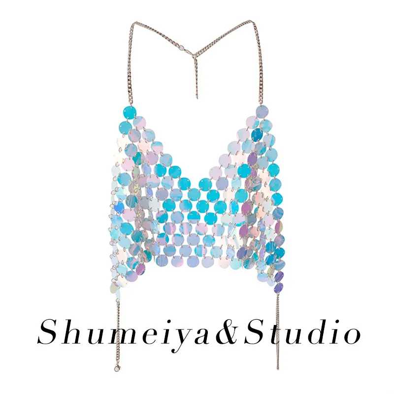 

Летний топ-камизоль с блестящими пайетками и бисерной цепочкой, многослойный, в стиле сексуального и дерзкого образа, с вырезами.