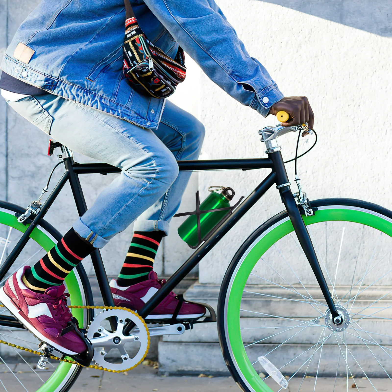 1 قطعة حامل زجاجة الدراجة من ألياف الكربون خفيف الوزن ومتين لزجاجة المياه حامل قفص الدراجات لركوب الدراجات على الطرق الجبلية