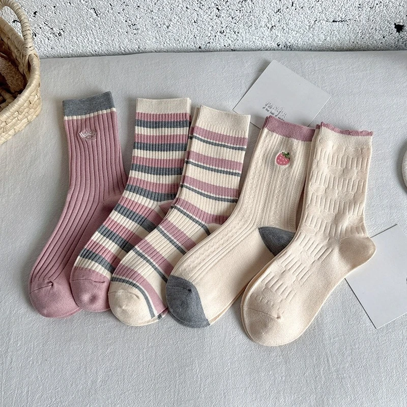 

5 пар шерстяных носков для женщин на осень-зиму, толстые теплые женские носки средней длины, универсальные повседневные женские носки с вышивкой
