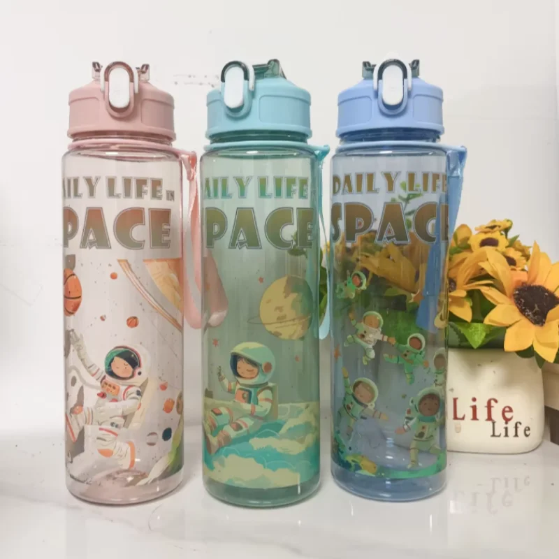 Moda 750ml Astronauta Tema Tazza d'acqua Cartone animato con cordino Tazza di paglia di plastica con cannuccia Bicchiere di plastica per bambini