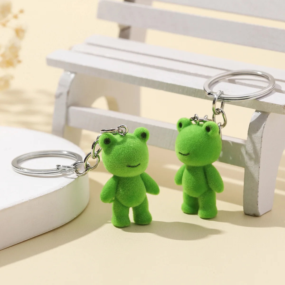 1PC Cute three-dimensional plush frog keychain pendant, car keychain pendant, bag pendant