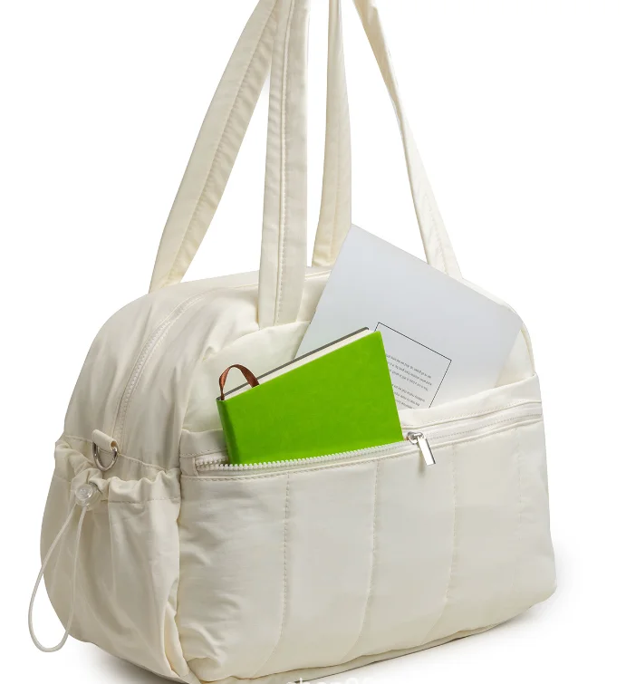 

Women's Spacious Travel Duffel Bag – Waterproof Gym & Weekender Bag with Wet Compartment, Perfect for Airport Carry-On Cabin