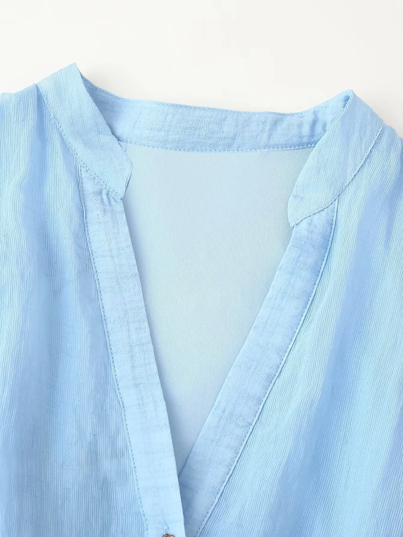 PB&ZA2025 Verão novo vestido casual simples feminino com cinto em camadas decoração vestido com decote em V