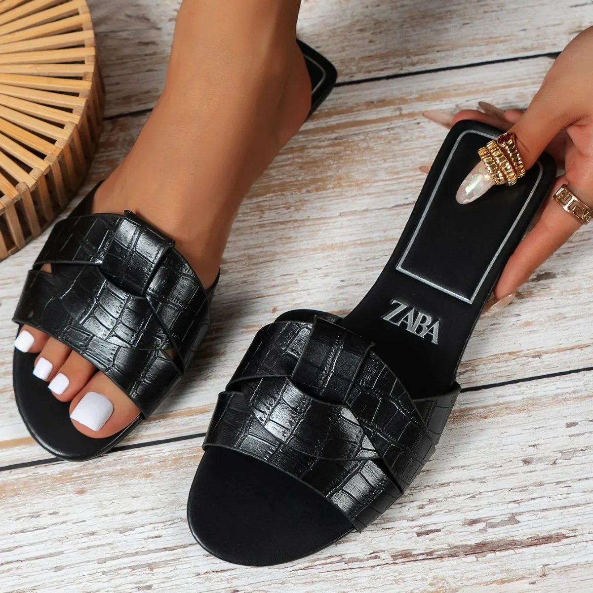 2026 Flat bottom trend one-word slippers women's 2025 new cross solid color fashion
