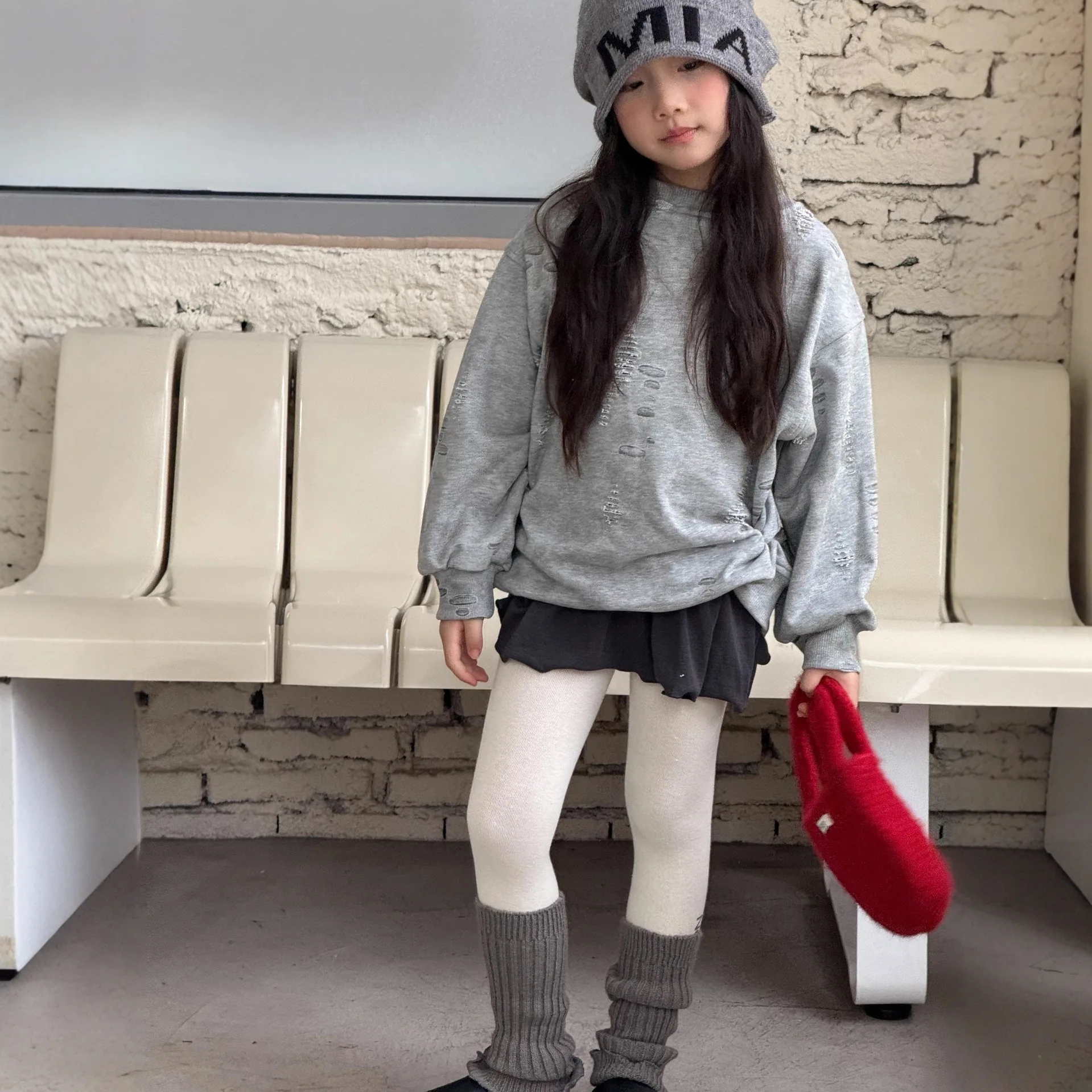 

Girls Top 2025 Autumn and Winter New Round Neck Distressed Loose Hole Hoodie Design Sense Fashionable Daily Casual