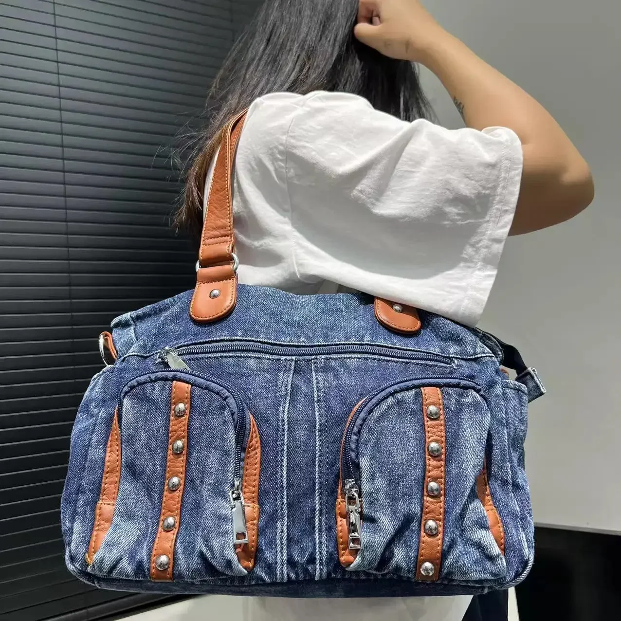 Women's Fashion Denim Washed Denim Handbag Multi-Pocket Rivet Distressed Gradient Shoulder Bag