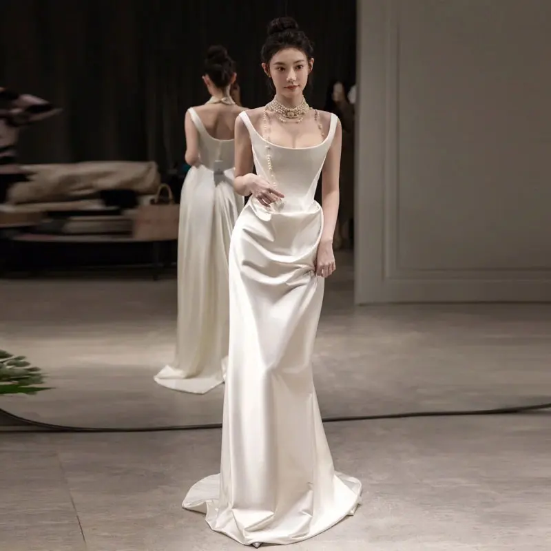 

Ele Simple Bridal Gown in Soft Satin with Train Fi Tail Entrance Wedding Dr for Young Women Age 8-25 Spring Season