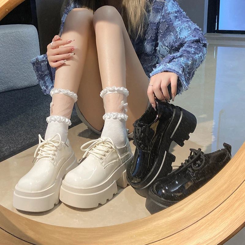 フラットブラックの靴女性オックスフォード女性の靴下駄プラットフォームローファー毛皮秋のレザードレス夏のつる新しいスリップ