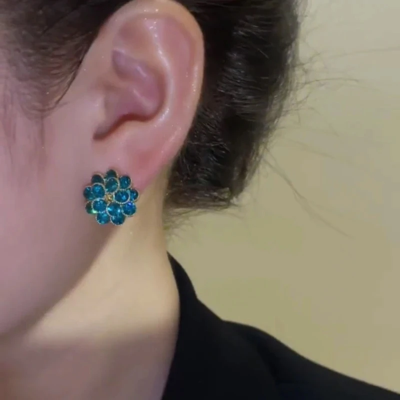 New Fashion Retro Zircon Peacock Blue Flower Ear Clip for Women Trend Elegant Luxury Ladies Wedding Party Premium Gift Jewelry
