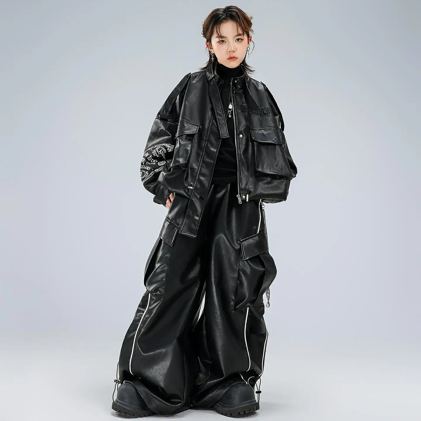 

Детская одежда в стиле хип-хоп Kpop, черная укороченная куртка-бомбер из искусственной кожи, брюки-карго в полоску для девочек и мальчиков, костюм для уличных танцев, одежда