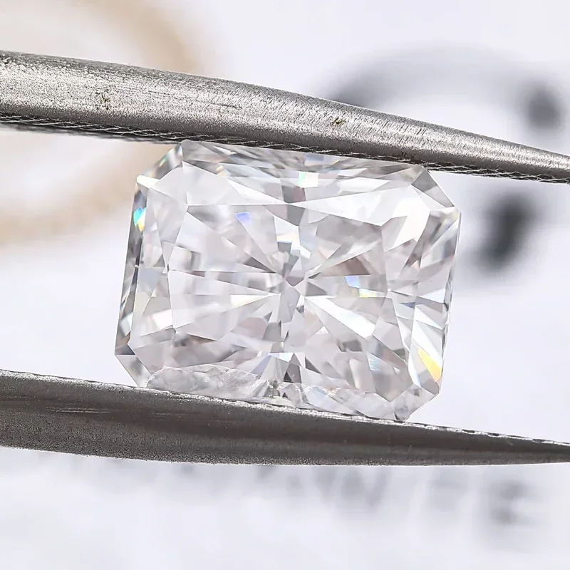 Pierre de moissanite super blanche de haute qualité, coupe radieuse, bijoux à breloques de qualité supérieure, matériaux exécutifs avec certificat, document D VVl's