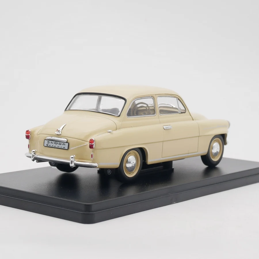 Collezione di veicoli giocattolo Ixo 1:24 SKODA OCTAVIA 1960 Modello di auto pressofuso
