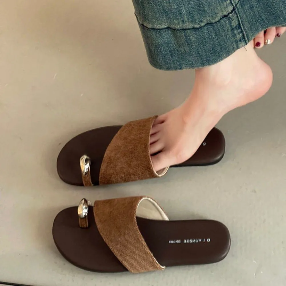 2026 Neue Sommer-Strand-Urlaubsschuhe für Damen: Elegante Zehensteg-Sandalen in Mischfarben, Schlichte Gladiator-Flats und Slides
