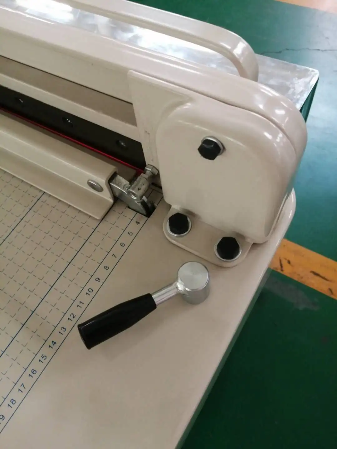 Afbeelding 4: QK-868-A3 Hot Sales Desktop Hoge Kwaliteit A3 430mm Grootte Handleiding Papier Guillotine Cutter Snijmachine