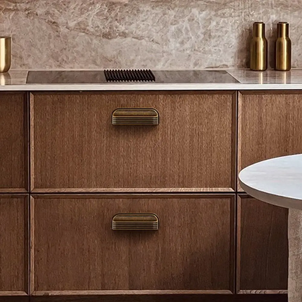 Zinc Alloy Material Cabinet Pulls Curved Edges Design Hammered Texture Cabinet Handles Brushed Gold Finish Solid Construction