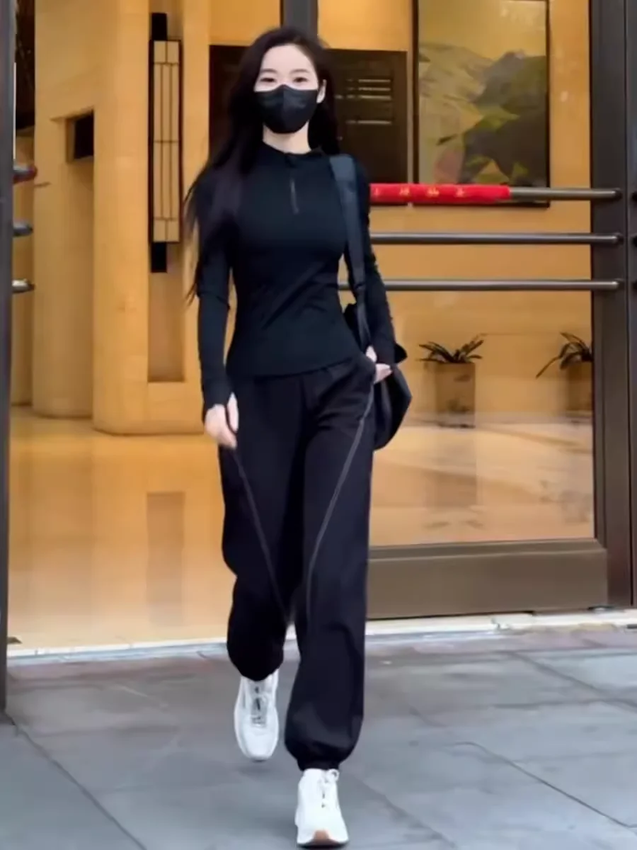 

Bla Qui-Dry Sports Set for Women Outdoor Fitn Running Outfit Summer Trendy Top And Bot Combo Long Sve Polyester
