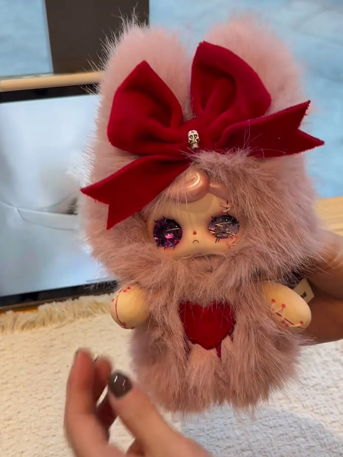 

Новинка 2026: Оригинальный плюшевый кулон Yuna из серии «Под закатом», виниловая игрушка-сюрприз, модный сувенир, подарок для девочки на день рождения