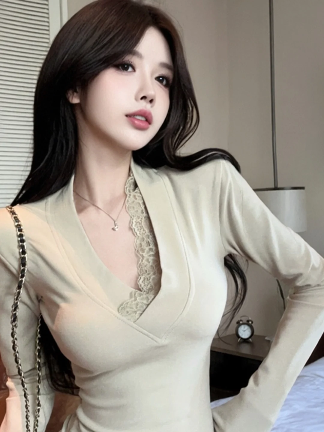 

Sexy Pure Desire Low Cut V Neck Lace Base Shirt Women's Autumn Winter Fashion Inner Wear Outer Wear Knitted Long Sleeve Short...