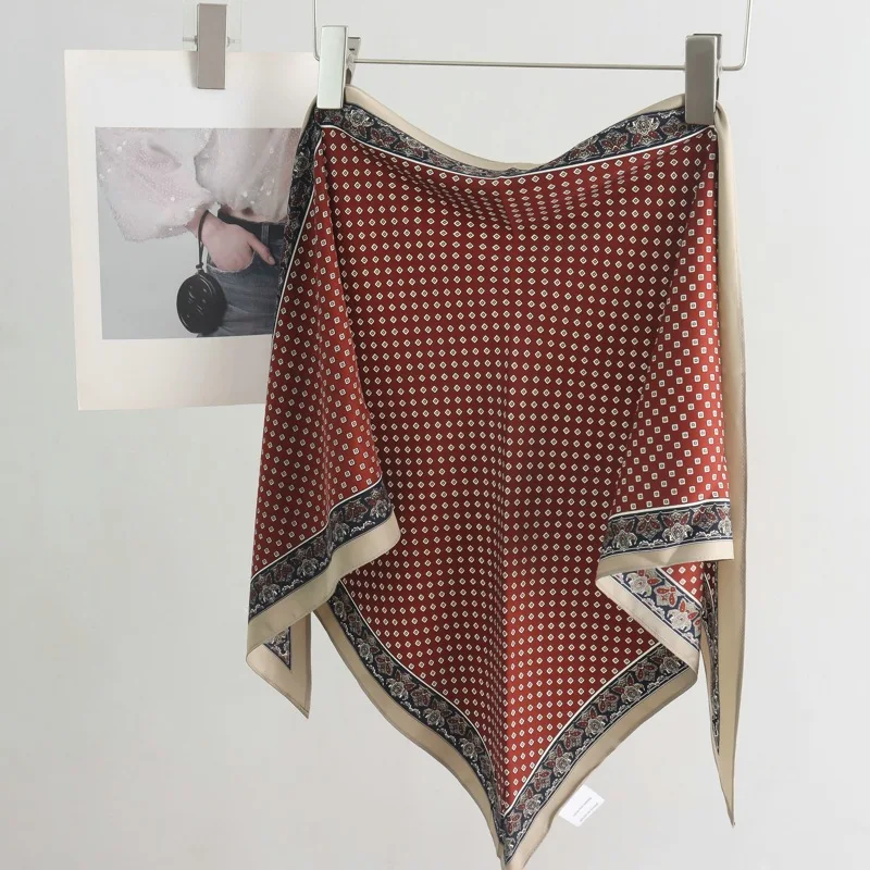 1 Stück Hochwertiger Retro-Mode Dreieckiger Kopftuch-Schal für Damen, Neuer Nischen-Modeartikel, Vielseitig Kombinierbarer Schal, Jeansgürtel, Dreieckstuch – Detail 1